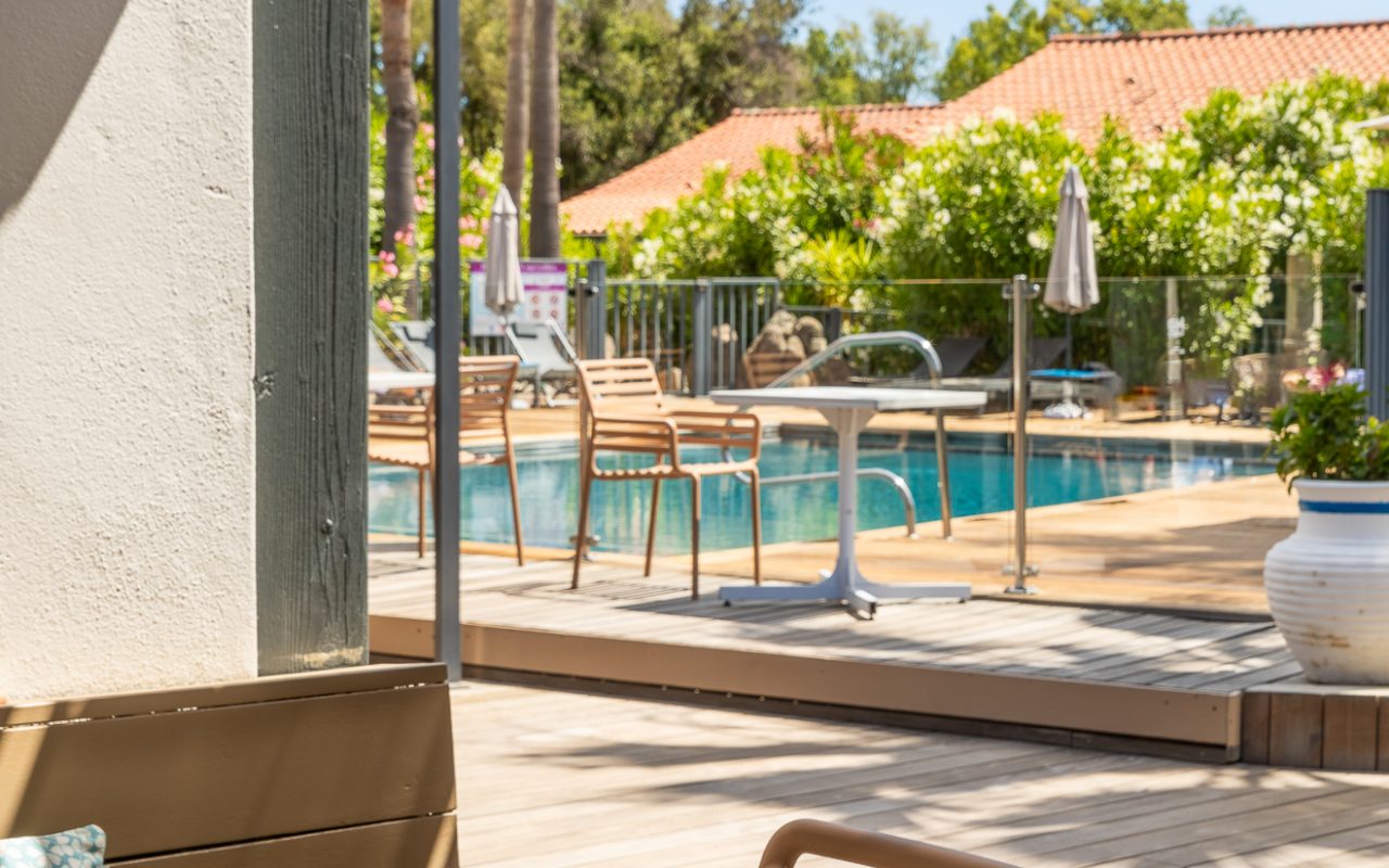 Petit déjeuner en terrasse